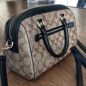 Coach handbag with signature pattern. Leather.